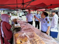 对消费者则现场若何分辨食物好坏、准确储存食